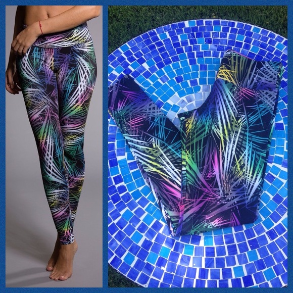 NEW! Onzie low rise long print legging in Krypton - Picture 4 of 4