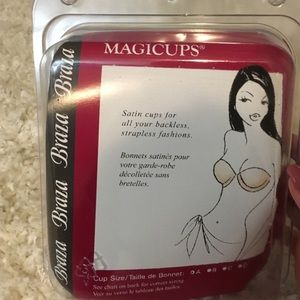 Strapless/backless bra