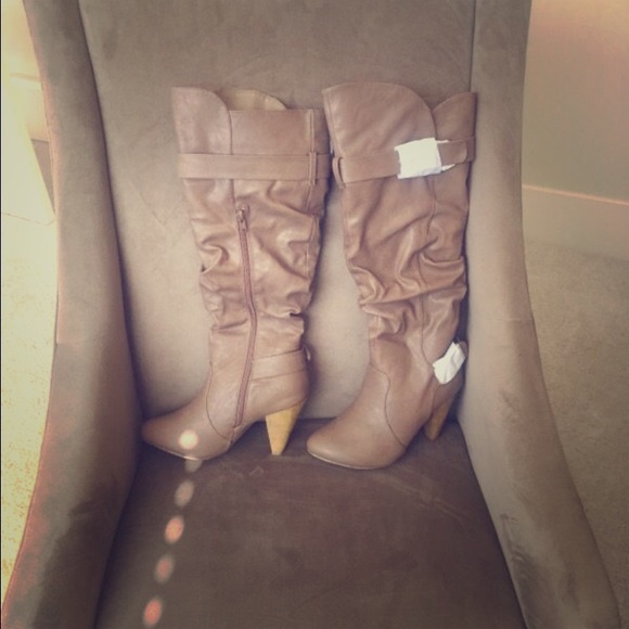 Tan/ Taupe boots