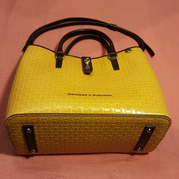 DOONEY & BOURKE SPERRY SATCHEL. - Picture 3 of 4