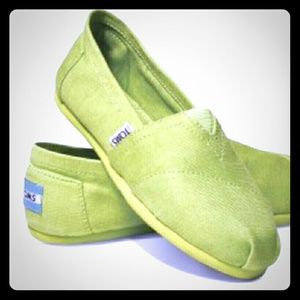 Toms Earthwise Classic Slip-Ons in Lime