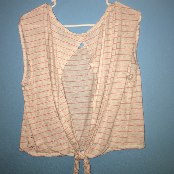 Light gray and pink striped crop top - Picture 2 of 4