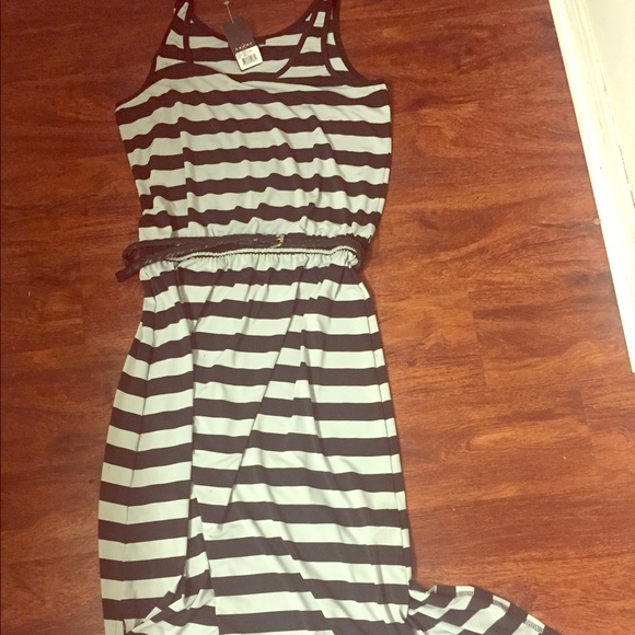 Long black & white maxi dress with belt & slits