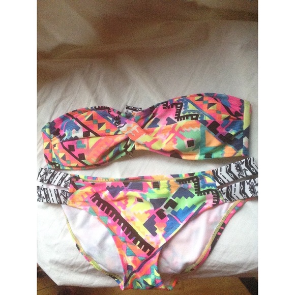 Delia swimsuit Top size small Bottom size medium