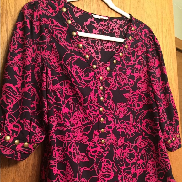 41Hawthorne Vneck floral blouse