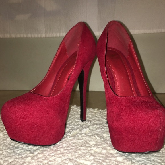 Red stiletto heels 😉👠