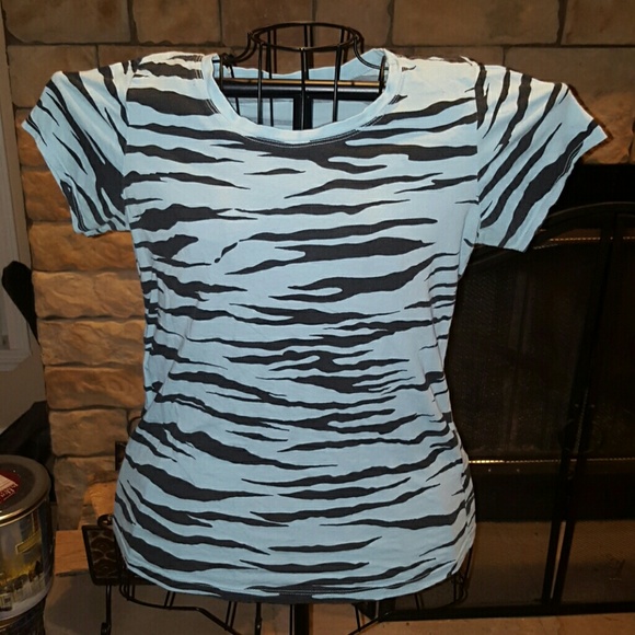 SALE Baby blue zipped print top/tee