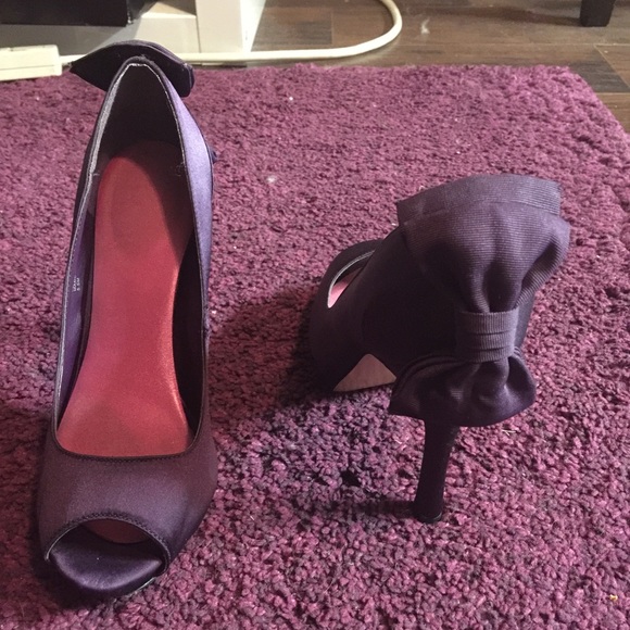 RSVP purple pump with bow detail in back