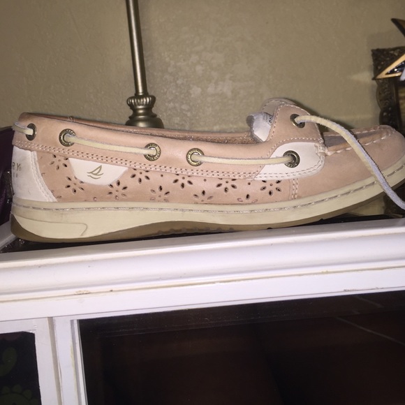 Sperry with floral cutouts - Picture 1 of 2