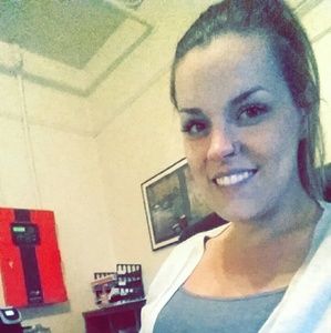Meet your Posher, Leslie