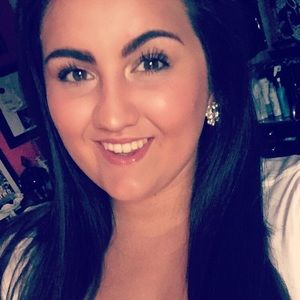 Meet your Posher, Caitlin