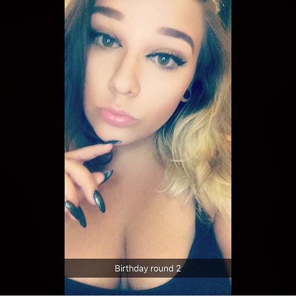 Meet your Posher, Alyssa - Picture 1 of 1