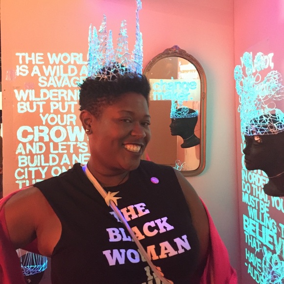 Meet your Posher, Noni - Picture 1 of 1