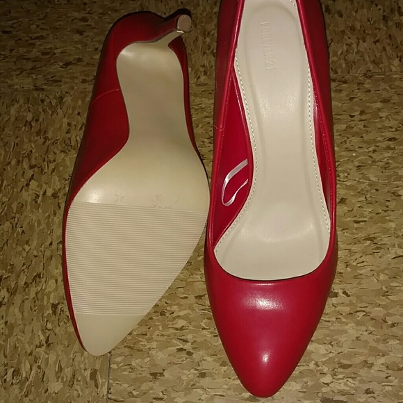 Red high heels - Picture 3 of 3