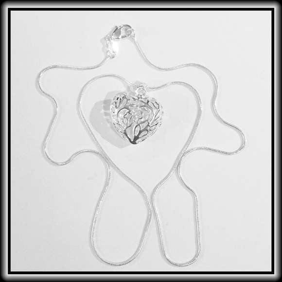 SILVER FILIGREE 'OPEN' HEART NECKLACE      🎉ℋℙ🎉 - Picture 2 of 4