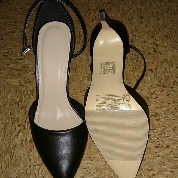Black mary-jane heels! - Picture 3 of 3