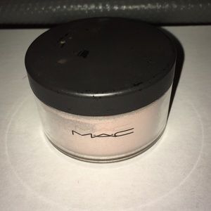 MAC Dolled Up Iridescent Powder