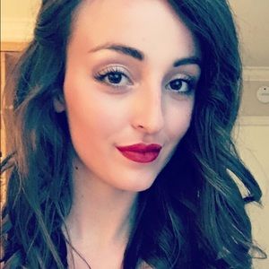 Meet your Posher, Claire