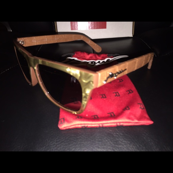 NWT - Rogue Sunglasses (Wayfarer Style) Unisex - Picture 4 of 4