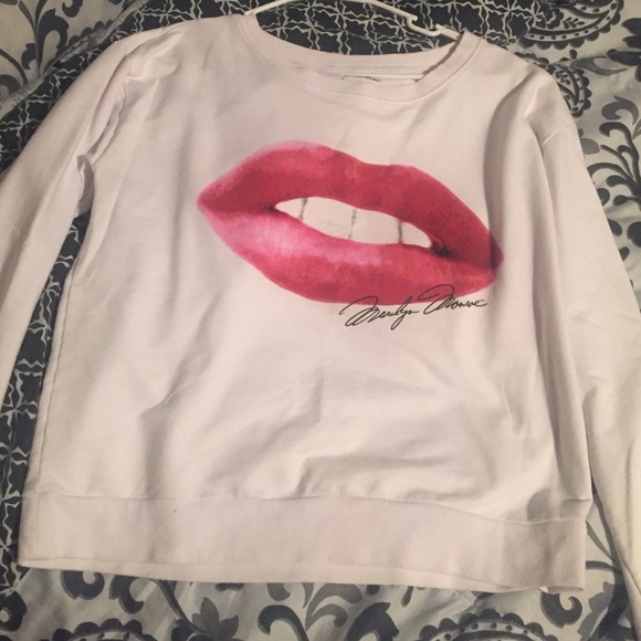 Marilyn Monroe lips sweater