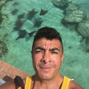 Meet your Posher, Carlos