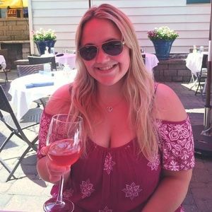 Meet your Posher, Nicole