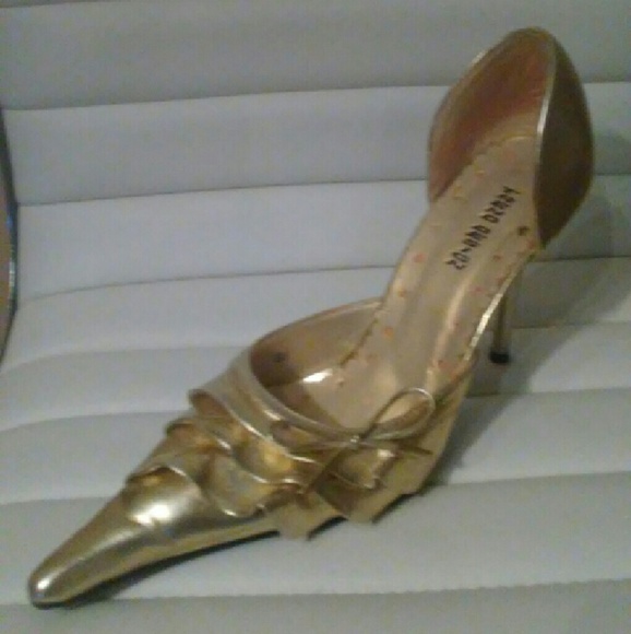 GOLD STYLIST SHOES