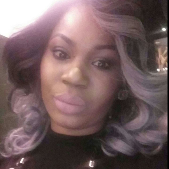 Meet your Posher, Laurette