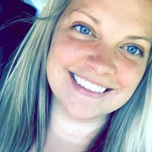 Meet your Posher, Lorrin