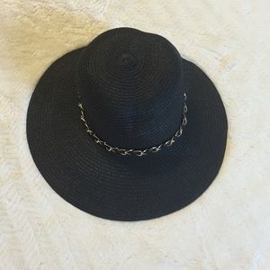 Black beach hat