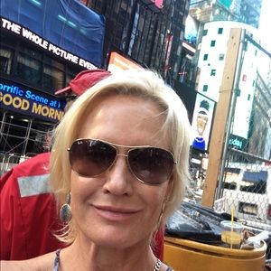 Meet your Posher, Joyce