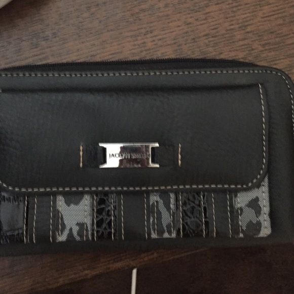 Jaclyn Smith wallet