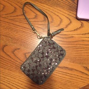 WRISTLET- Coach Poppy Sequin Wristlet