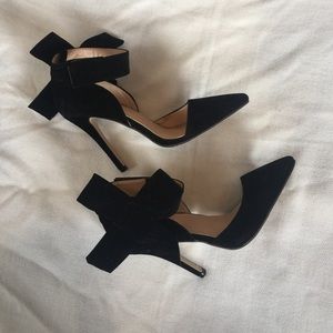 Black velvet bow women's heels