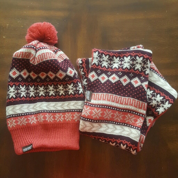Muk Luks reversible infinity scarf and hat