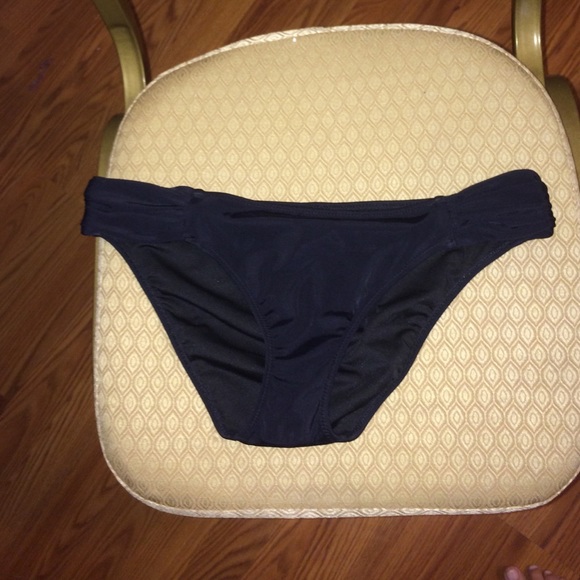 NWOT VS black bottoms