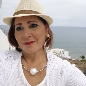 Meet your Posher, Violeta