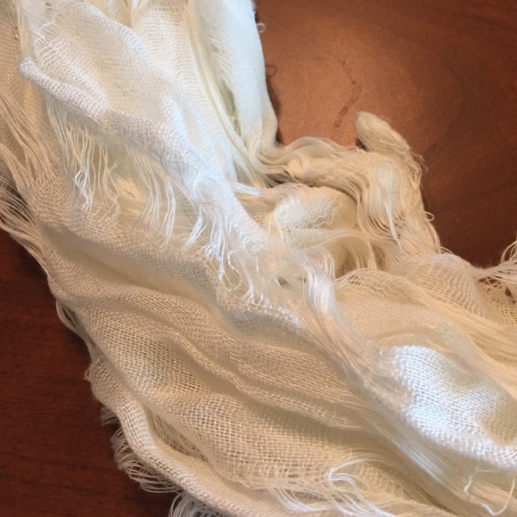 Distressed Cream scarf - Picture 2 of 2