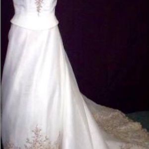 Dresses - Two piece A-line Wedding Dress Size 8 Dresses - Two piece A-line Wedding Dress Size 8