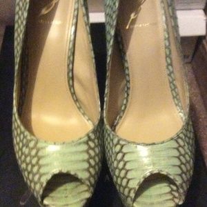 Brian Atwood sz 7 peep toe pumps