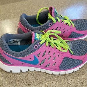 Nike Flex Run tennis shoes excellent condition