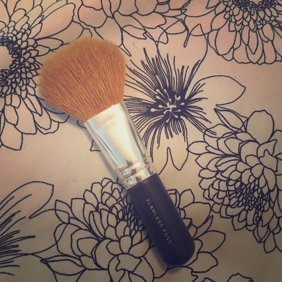 Bare minerals brush