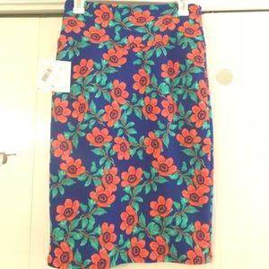 Small LuLaRoe Cassie Blue with Red Flowers