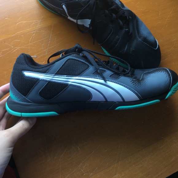 Men's Size 10 Puma Indoor Soccer Shoes - Picture 2 of 3