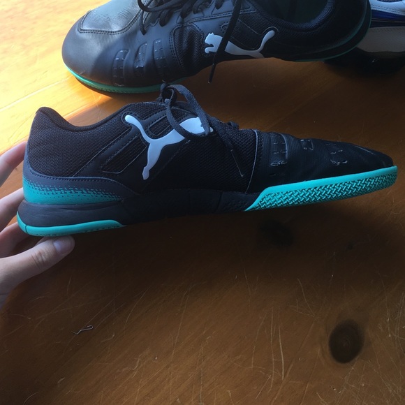 Men's Size 10 Puma Indoor Soccer Shoes - Picture 3 of 3