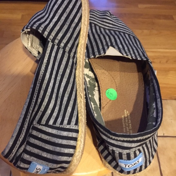Men's toms shoes-SOLD