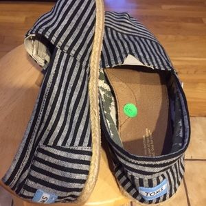 Men's toms shoes-SOLD