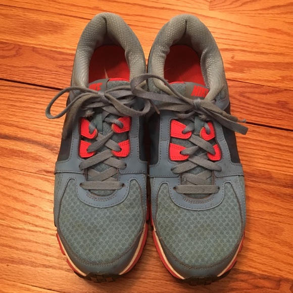 Nike dual fusion sneakers
