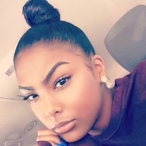 Meet your Posher, Manuela