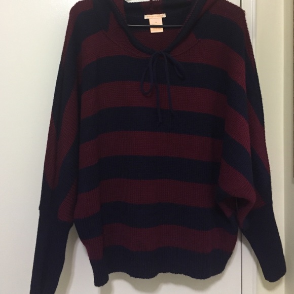 Stripped hooded sweater